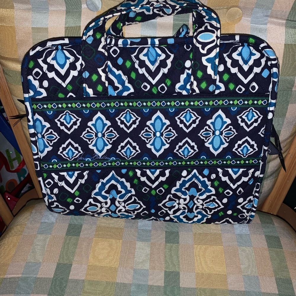 Hanging cosmetic bag